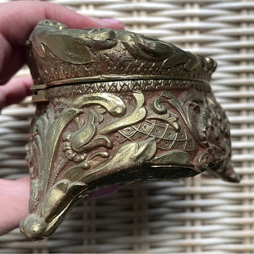 VTG Floral Gold Toned Jewelry/Trinket Box 1